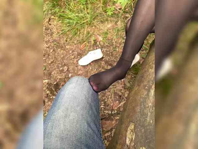 Feet-sweet-little-girl