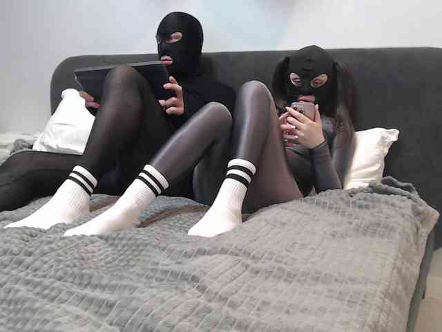 Feet-sweet-little-girl webcam