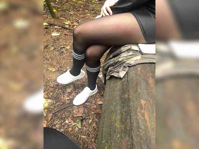 Feet-sweet-little-girl webcam