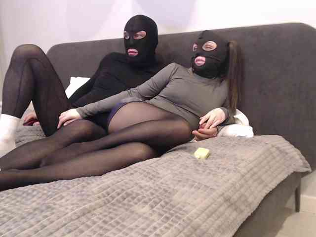 Feet-sweet-little-girl webcam