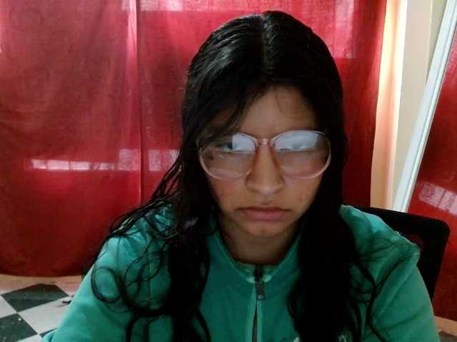 saralo live cam on BongaCams