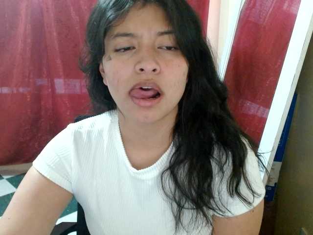 saralo live cam on BongaCams