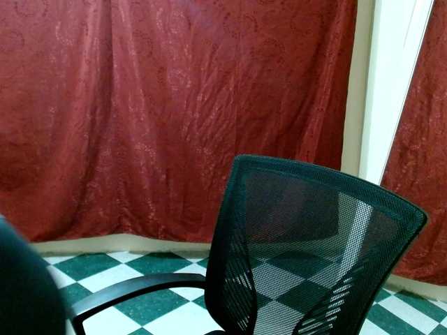 saralo live cam on BongaCams
