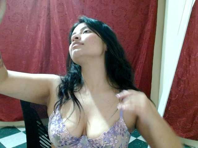 saralo live cam on BongaCams
