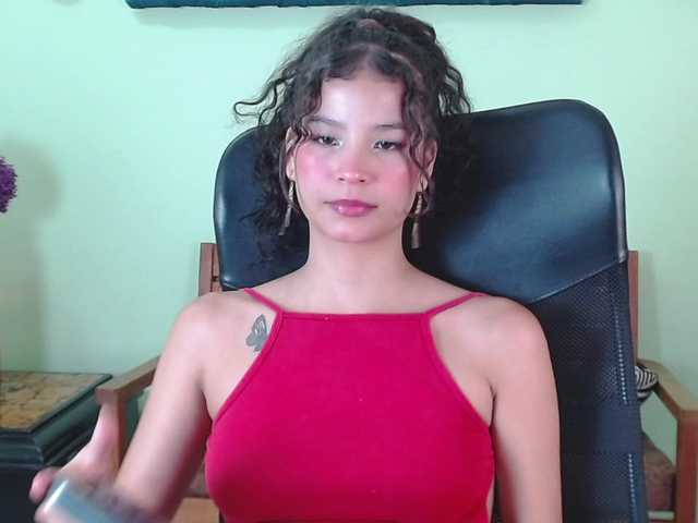 le modèle ChalonVera est en webcam porno dans un show sur le site bongacams, il possède les tags suivants: Latino/Hispanic,Brunette,Trimmed
