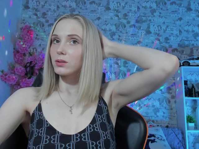 le modèle GinaGinaLove est en webcam porno dans un show sur le site bongacams, il possède les tags suivants: White/Caucasian,Blonde,Shaved