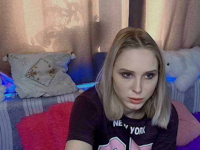GinaGinaLove, en directo ahora en BongaCams