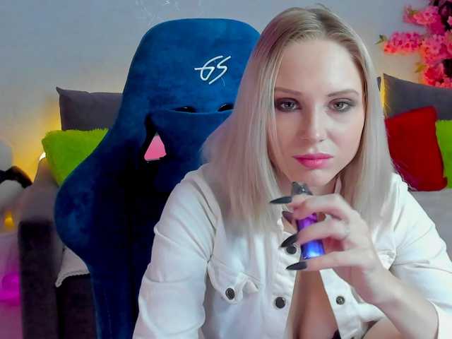 GinaGinaLove live cam preview
