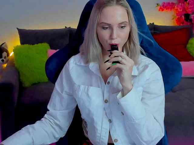 GinaGinaLove webcam