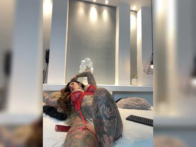 LauraFlux live cam on BongaCams