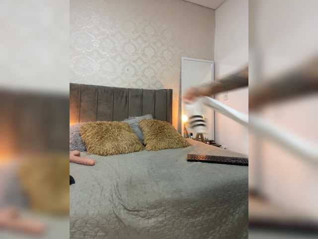 LauraFlux live cam on BongaCams