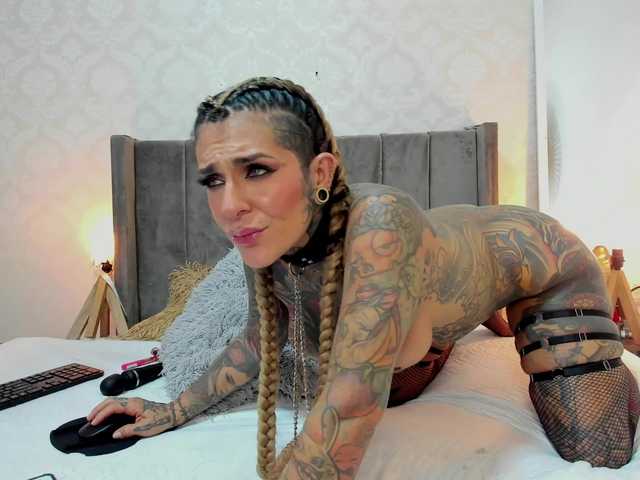 LauraFlux live cam on BongaCams