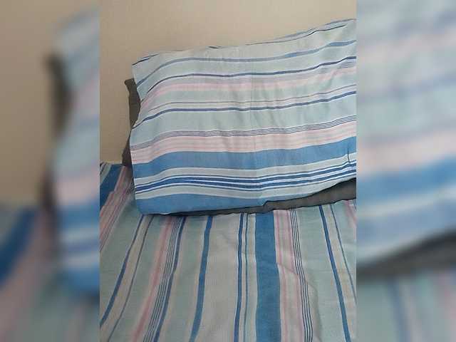 Innocent-Slut's BongaCams show and profile