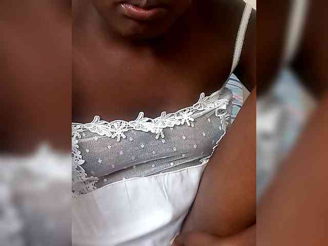 Innocent-Slut Live Webcam on BongaCams