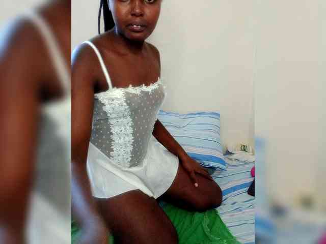 Innocent-Slut webcam