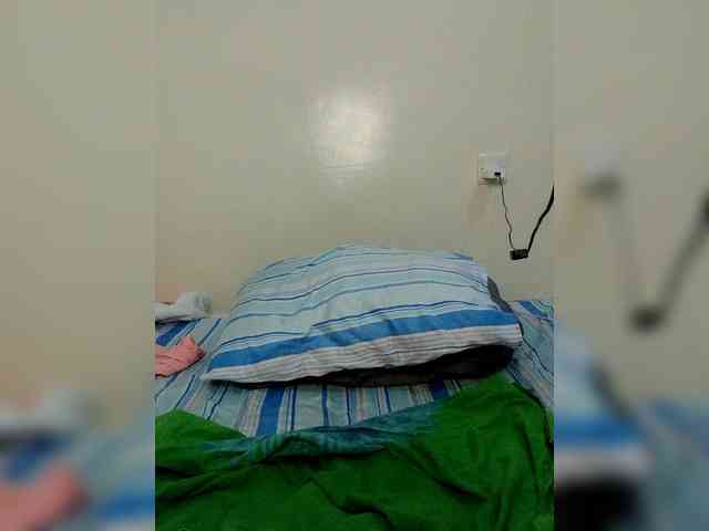 Innocent-Slut webcam