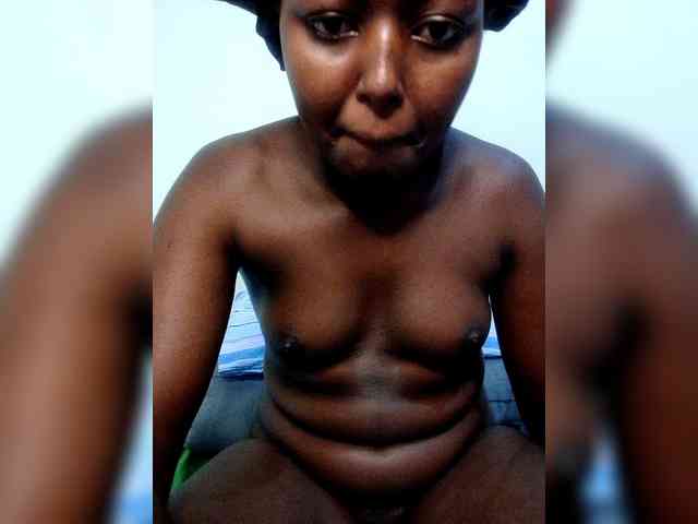 Innocent-Slut webcam