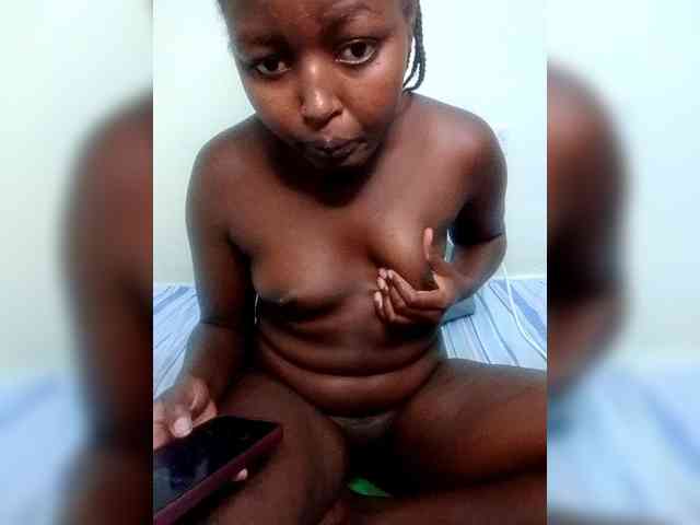 Innocent-Slut webcam