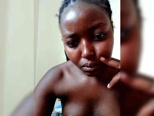 Innocent-Slut webcam