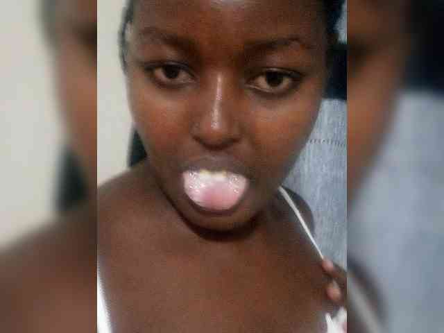 Innocent-Slut webcam