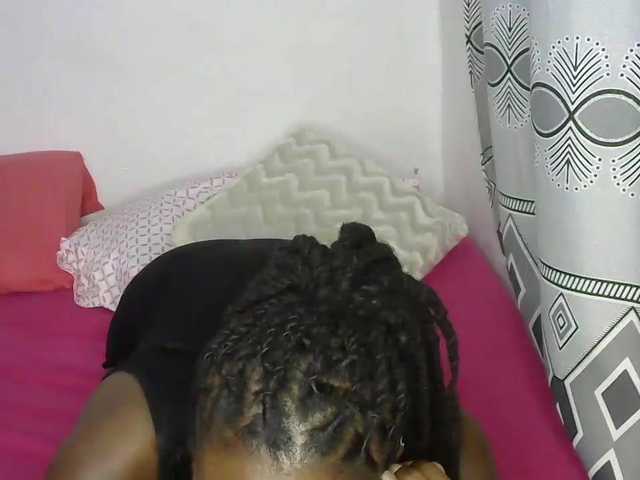 le modèle cherry96 est en webcam porno dans un show sur le site bongacams, il possède les tags suivants: Ebony,Brunette,Shaved