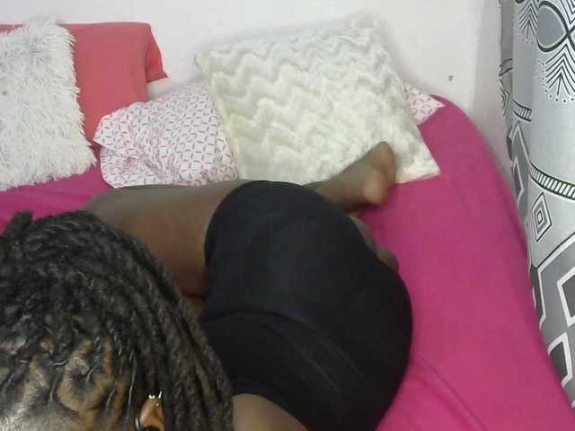 le modèle cherry96 est en webcam porno dans un show sur le site bongacams, il possède les tags suivants: Ebony,Brunette,Shaved