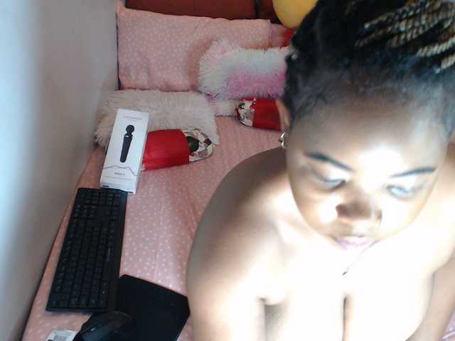 Sexypreshiee live cam on BongaCams