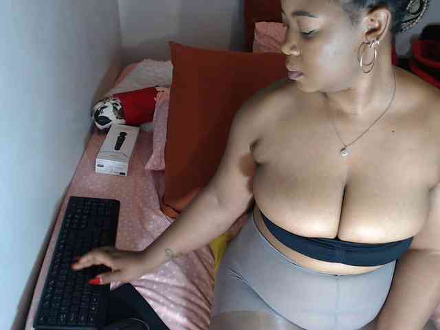 Sexypreshiee webcam