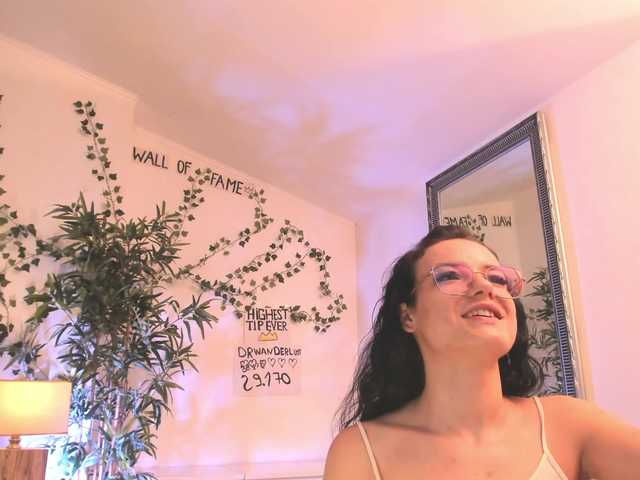 mira0-0 live cam on BongaCams
