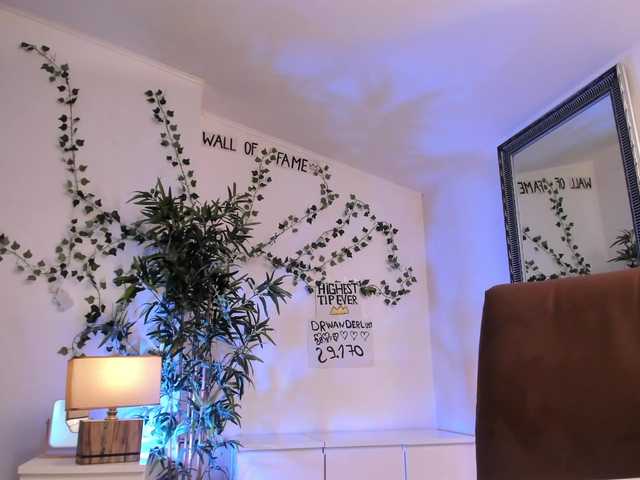 mira0-0 live cam on BongaCams