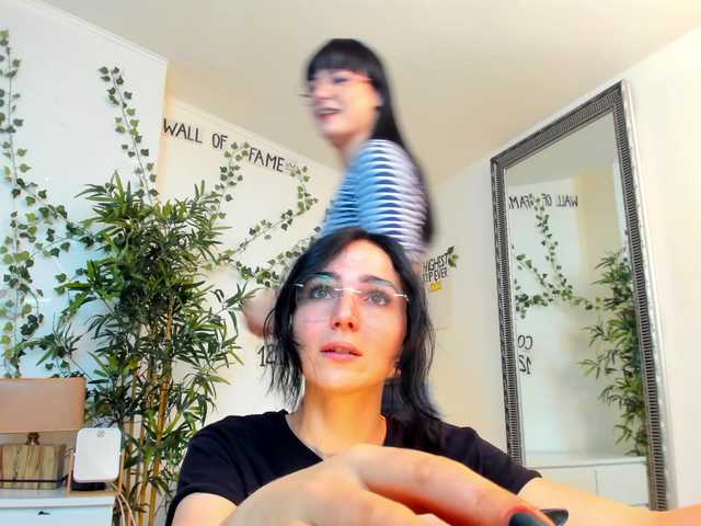 mira0-0 live cam on BongaCams