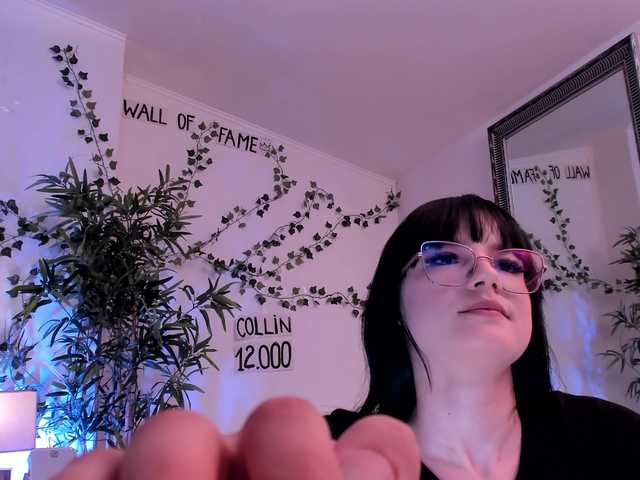 mira0-0 live cam on BongaCams