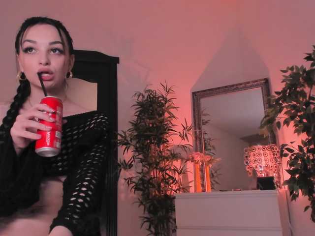 mira0-0 live cam on BongaCams