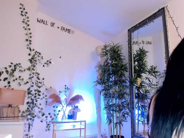mira0-0 live cam on BongaCams