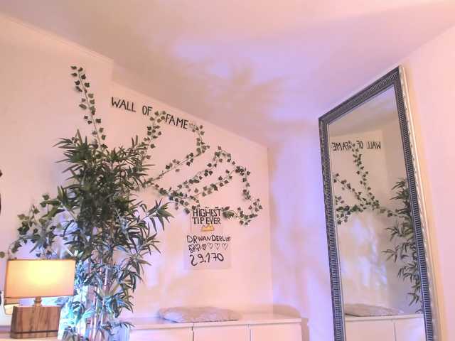 mira0-0 live cam on BongaCams