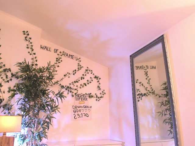 mira0-0 live cam on BongaCams