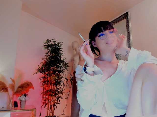 mira0-0 live cam on BongaCams