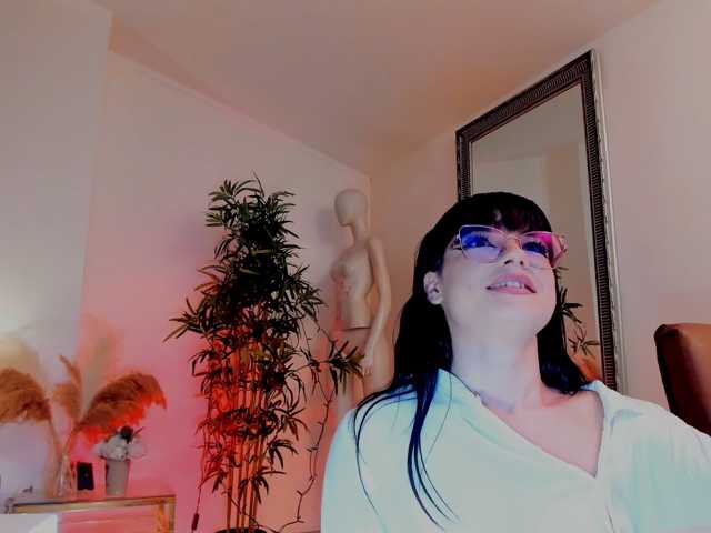 mira0-0 live cam on BongaCams