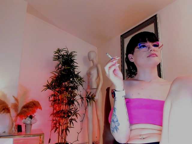 mira0-0 live cam on BongaCams
