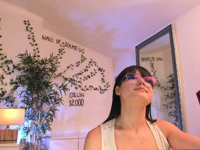 mira0-0 live cam on BongaCams