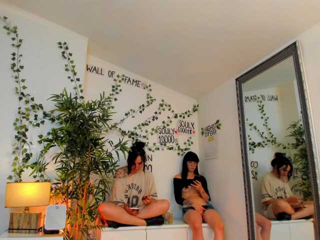 mira0-0 live cam on BongaCams
