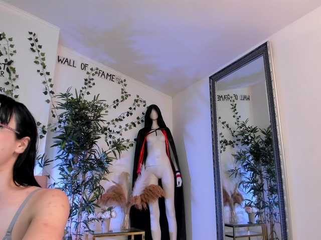 mira0-0 live cam on BongaCams