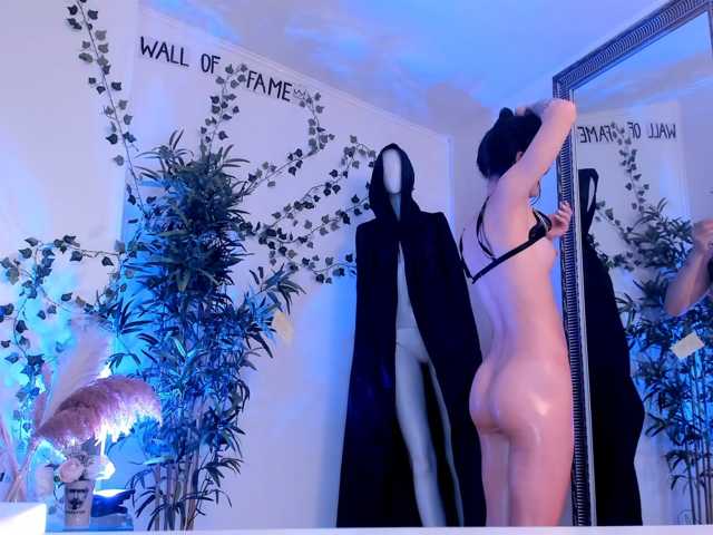 mira0-0 live cam on BongaCams