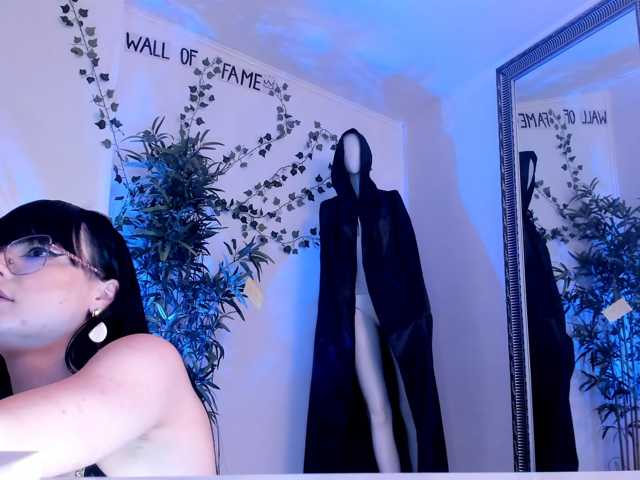 mira0-0 live cam on BongaCams