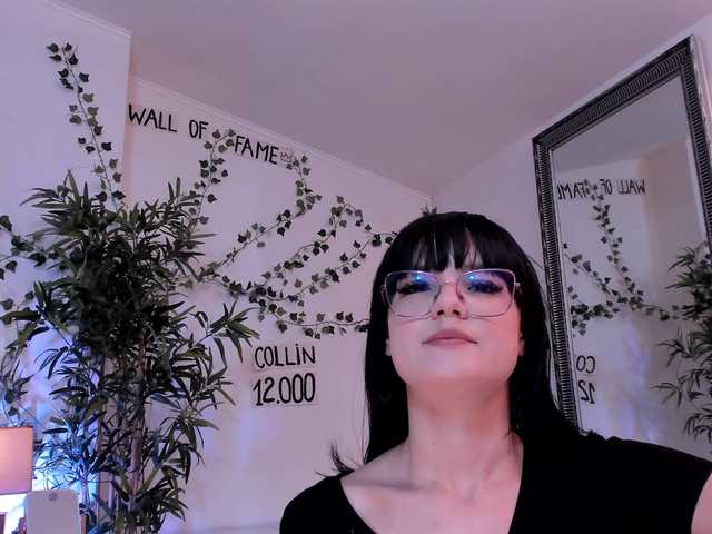 mira0-0 live cam on BongaCams