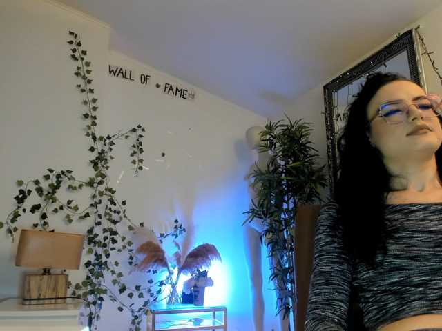 mira0-0 live cam on BongaCams
