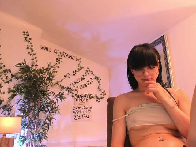mira0-0 live cam on BongaCams
