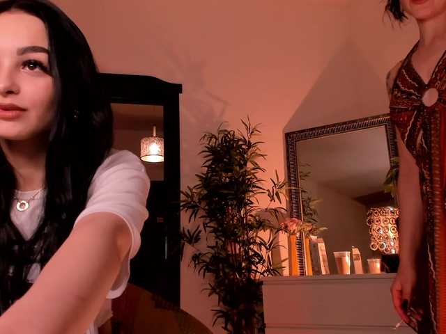 mira0-0 live cam on BongaCams