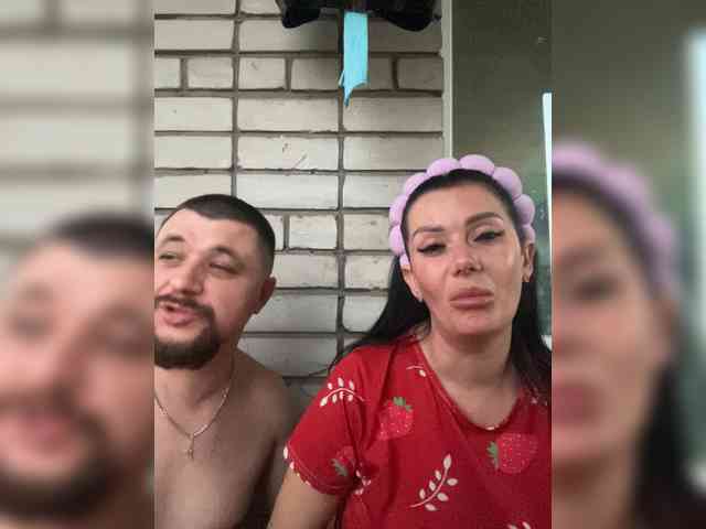 Goldencouple's cam show statistics and live stream