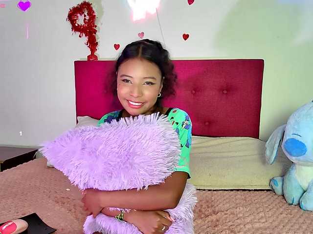 Ellie-Cute7 live webcam show